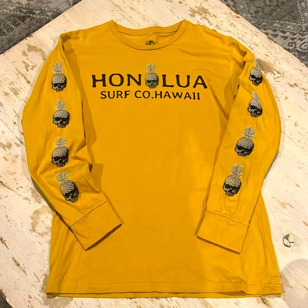 Like New— Men’s L/S Honolua Surf Co. Shirt from Hawaii. Size Medium